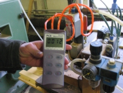 The PCE-P15 Differential Pressure Gauge measuring differential pressure of a machine motor